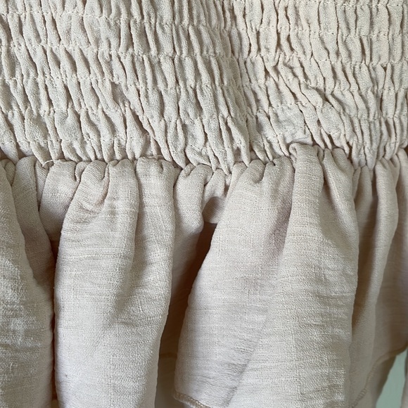 Nasty Gal scrunchy skirt size 4 NWT beige - Picture 3 of 3